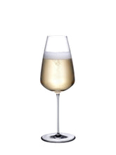 Nyd dine favoritbobler i dette stilfulde glas fra Stem Zero-serien